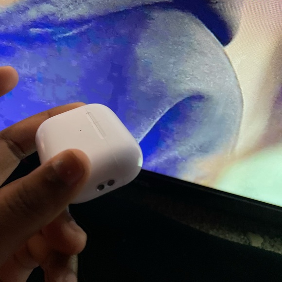 White Wireless Earbuds Case